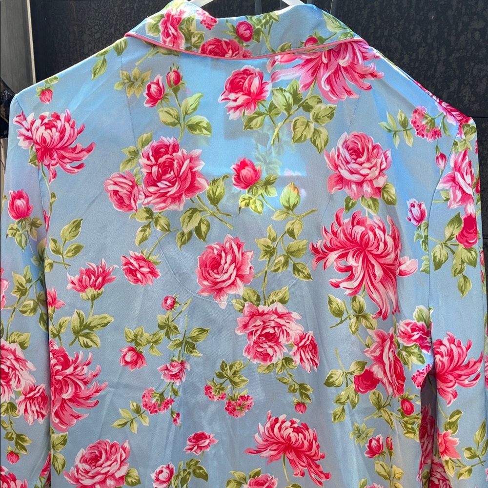 PINK Victoria's Secret Light Blue Floral Button-Up Top Sz M - Picture 6 of 9